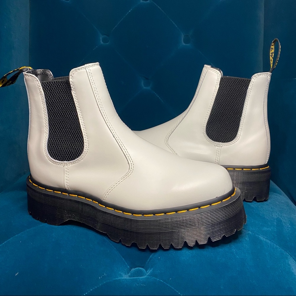 NIB Doc Martens white smooth leather platform 2976 quad chelsea boot - Picture 9 of 14